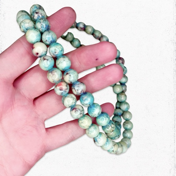 15A. Plastic Southwest Beaded Necklace - Picture 2 of 6